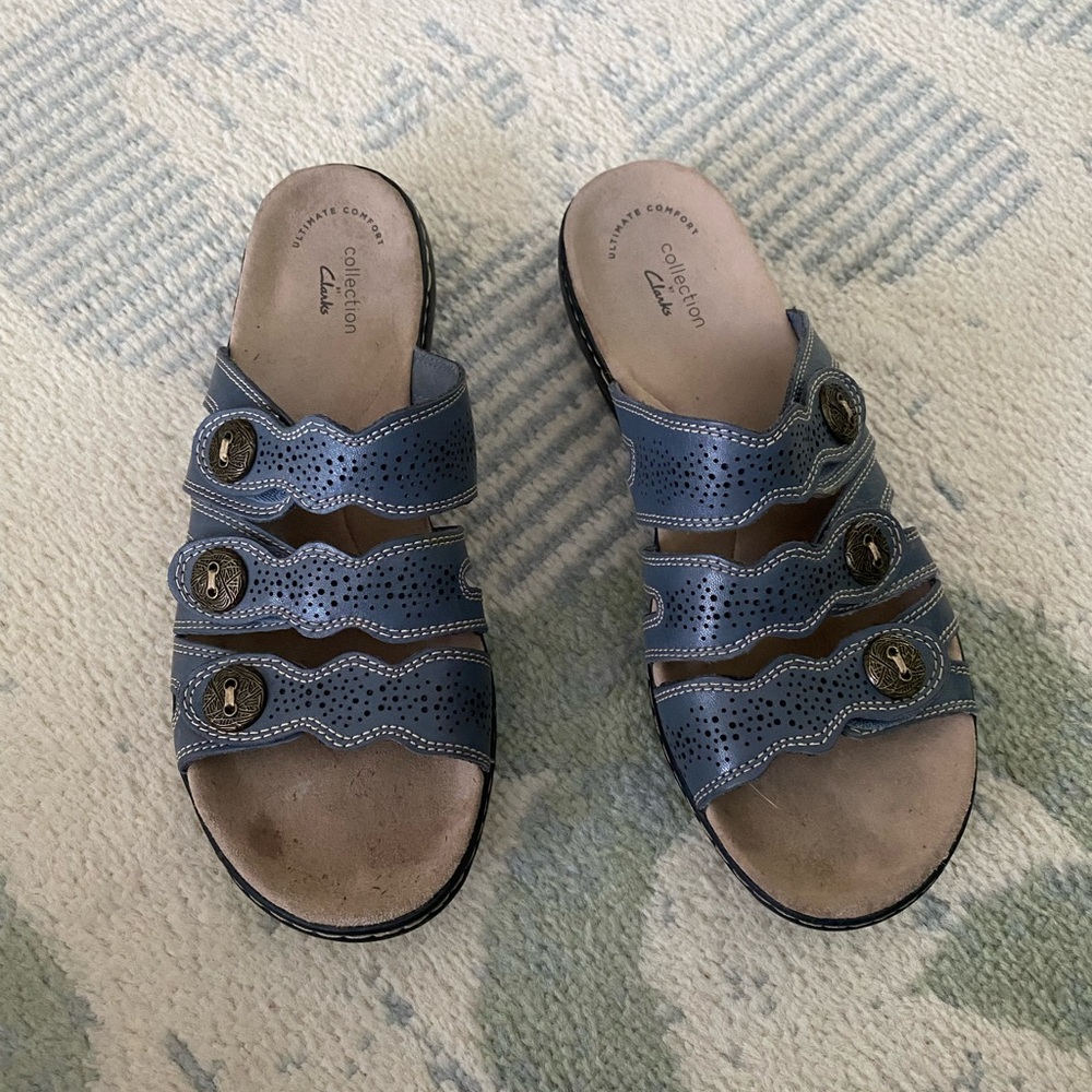 Women’s blue Clark’s sandals size 9